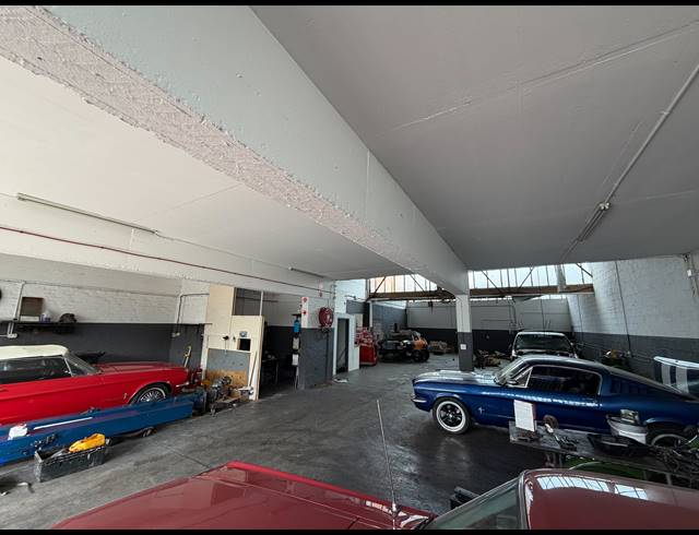 325M² BUILDING TO LET IN PAARDEN EILAND